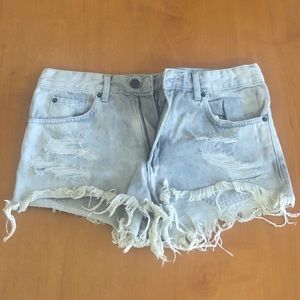 H&M Women’s Distressed Light Gray Denim Shorts - Size 6